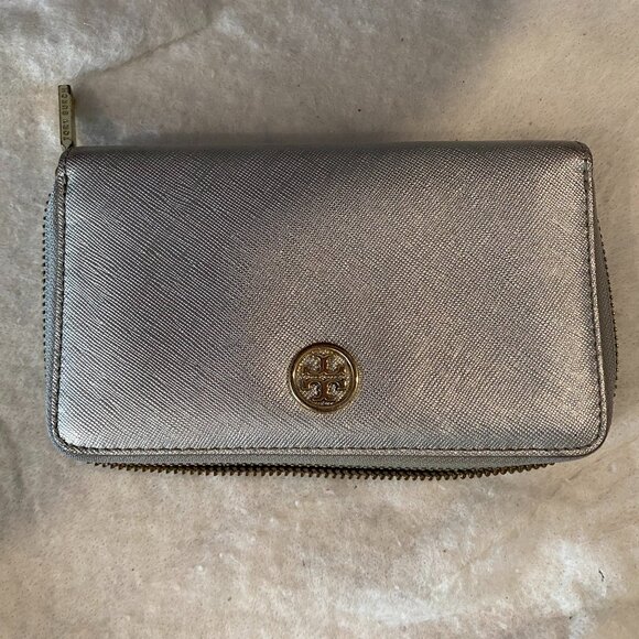 Tory Burch silver wallet - Picture 1 of 3